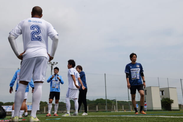 トレーニング尾亦　デビ背中